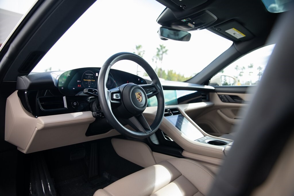 2022 Porsche Taycan photo 4