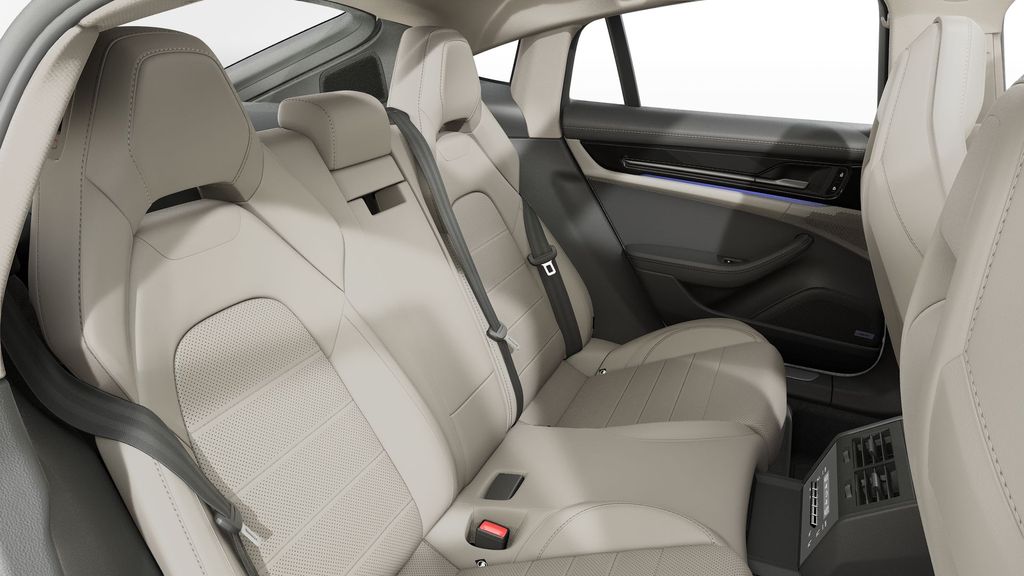 2025 Porsche Panamera photo 6