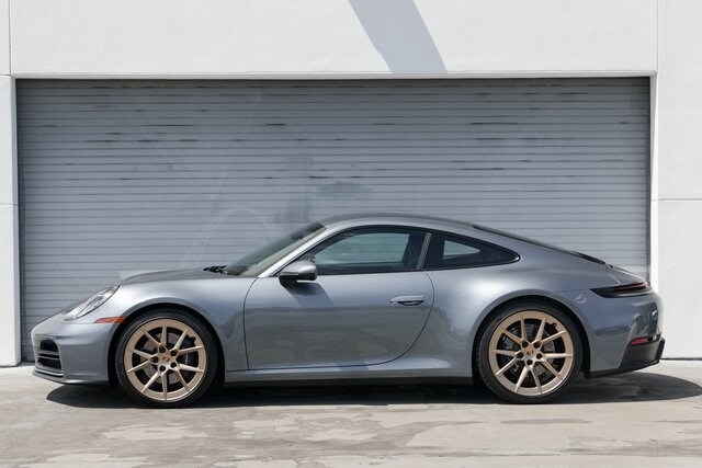 2025 Porsche 911 photo 2