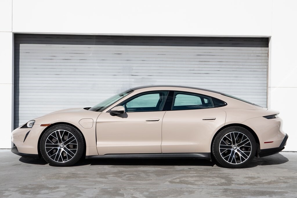 2022 Porsche Taycan photo 2