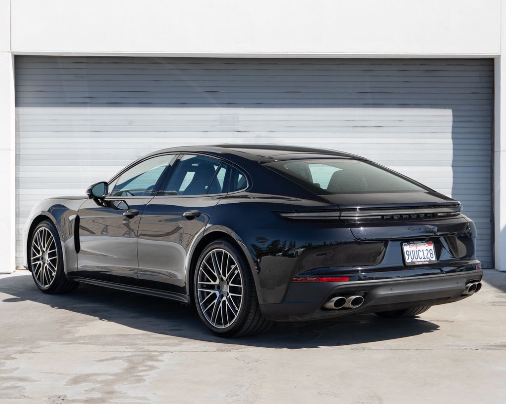 2025 Porsche Panamera 4 photo 3