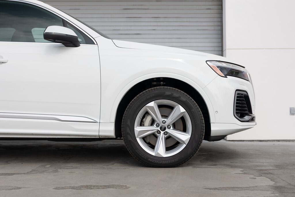 2025 Audi Q7 55 Premium photo 4