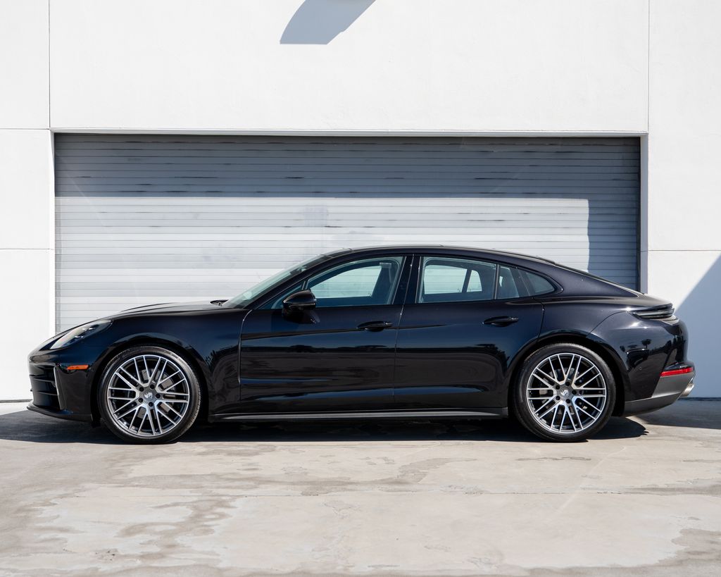 2025 Porsche Panamera 4 photo 2