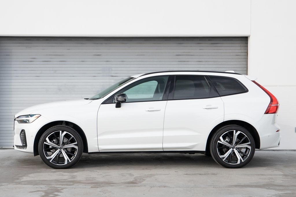 2022 Volvo XC60 B5 AWD R-Design photo 6