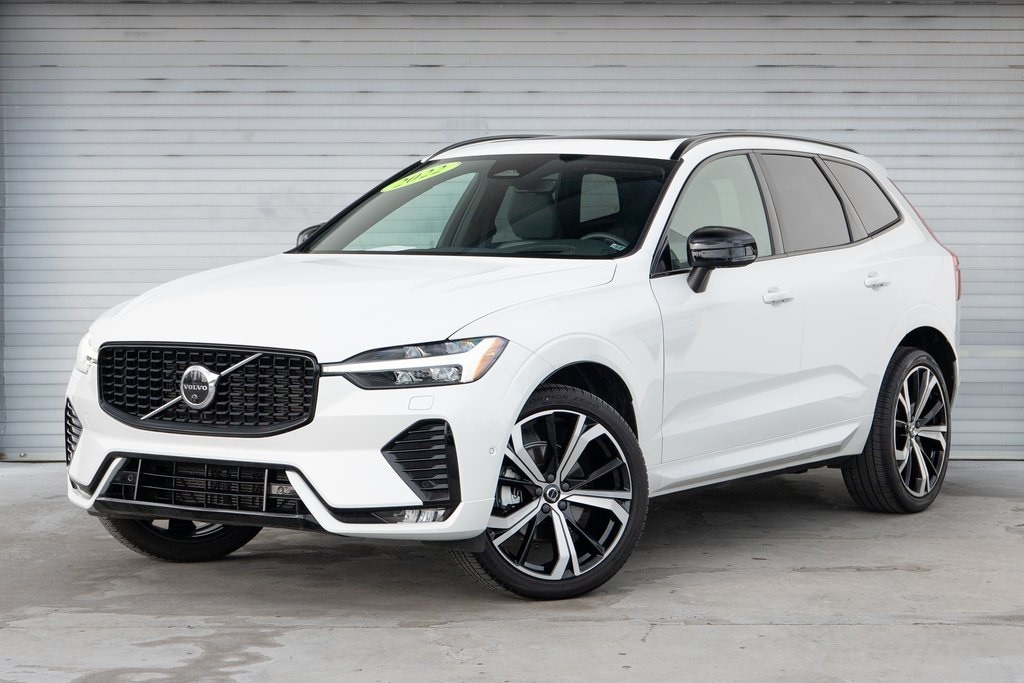 2022 Volvo XC60 B5 AWD R-Design photo 3