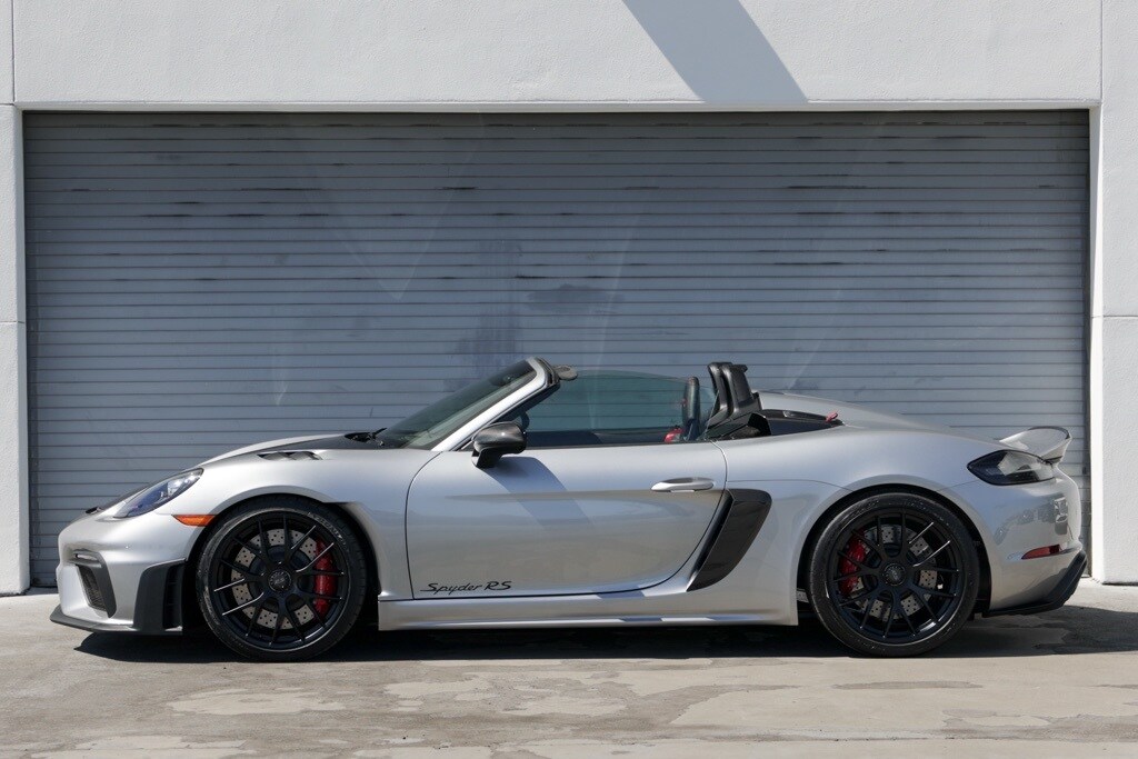 2024 Porsche Boxster Spyder photo 2