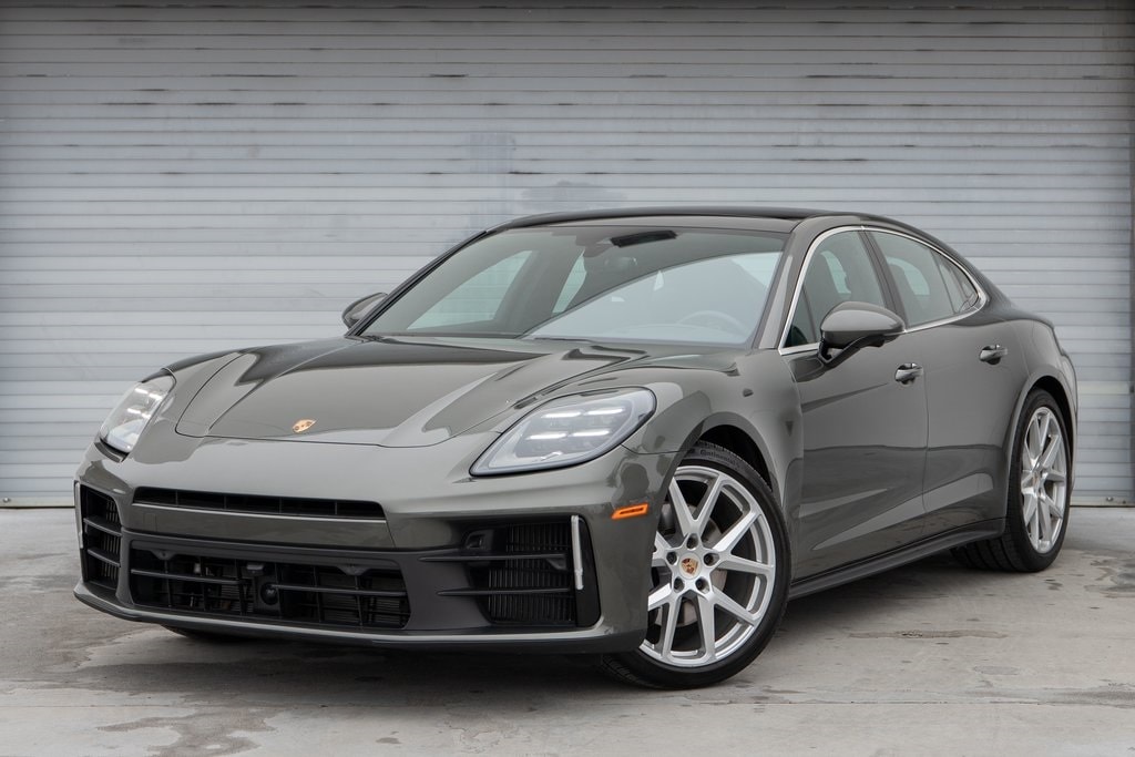 2024 Porsche Panamera Base's photo