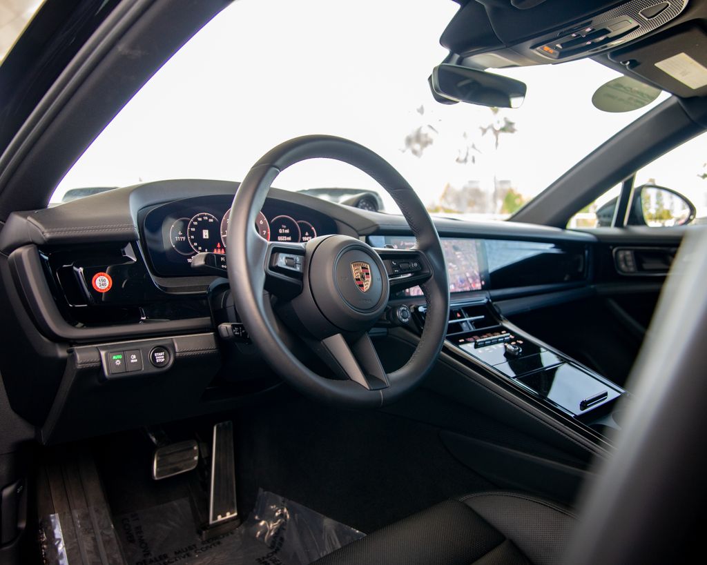 2025 Porsche Panamera 4 photo 4