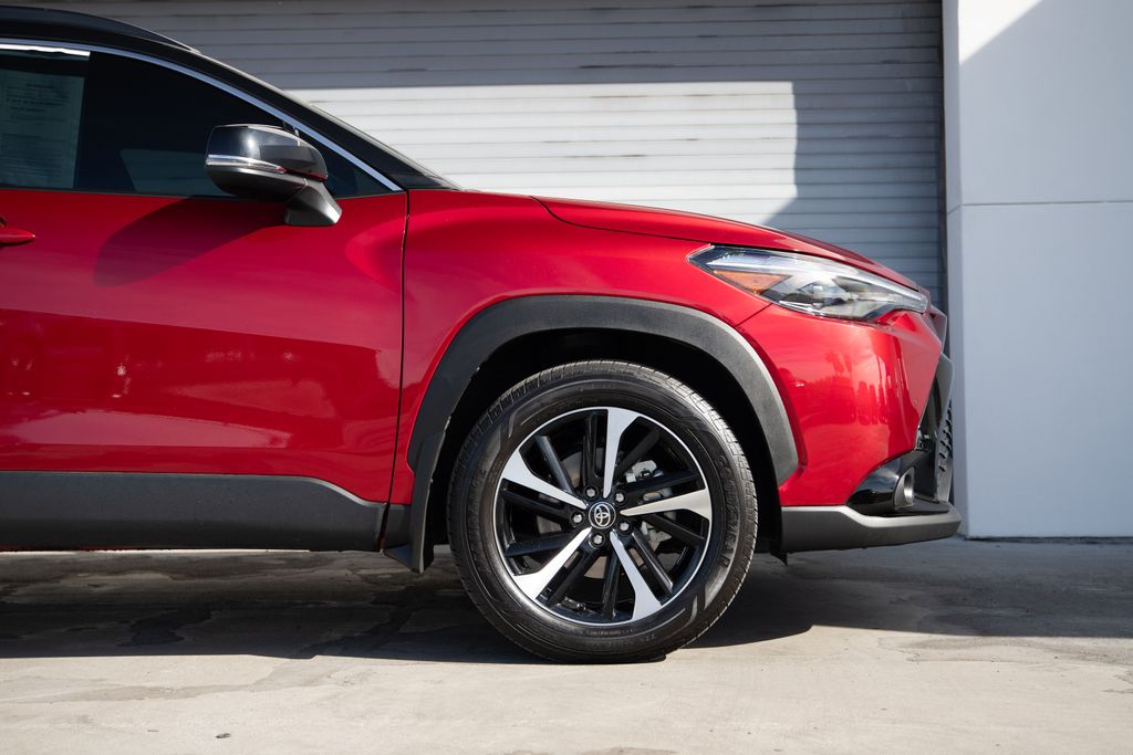 2025 Toyota Corolla Cross Hybrid XSE photo 5