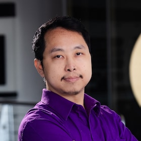 Staff member Kou Xiong from ID_31b307