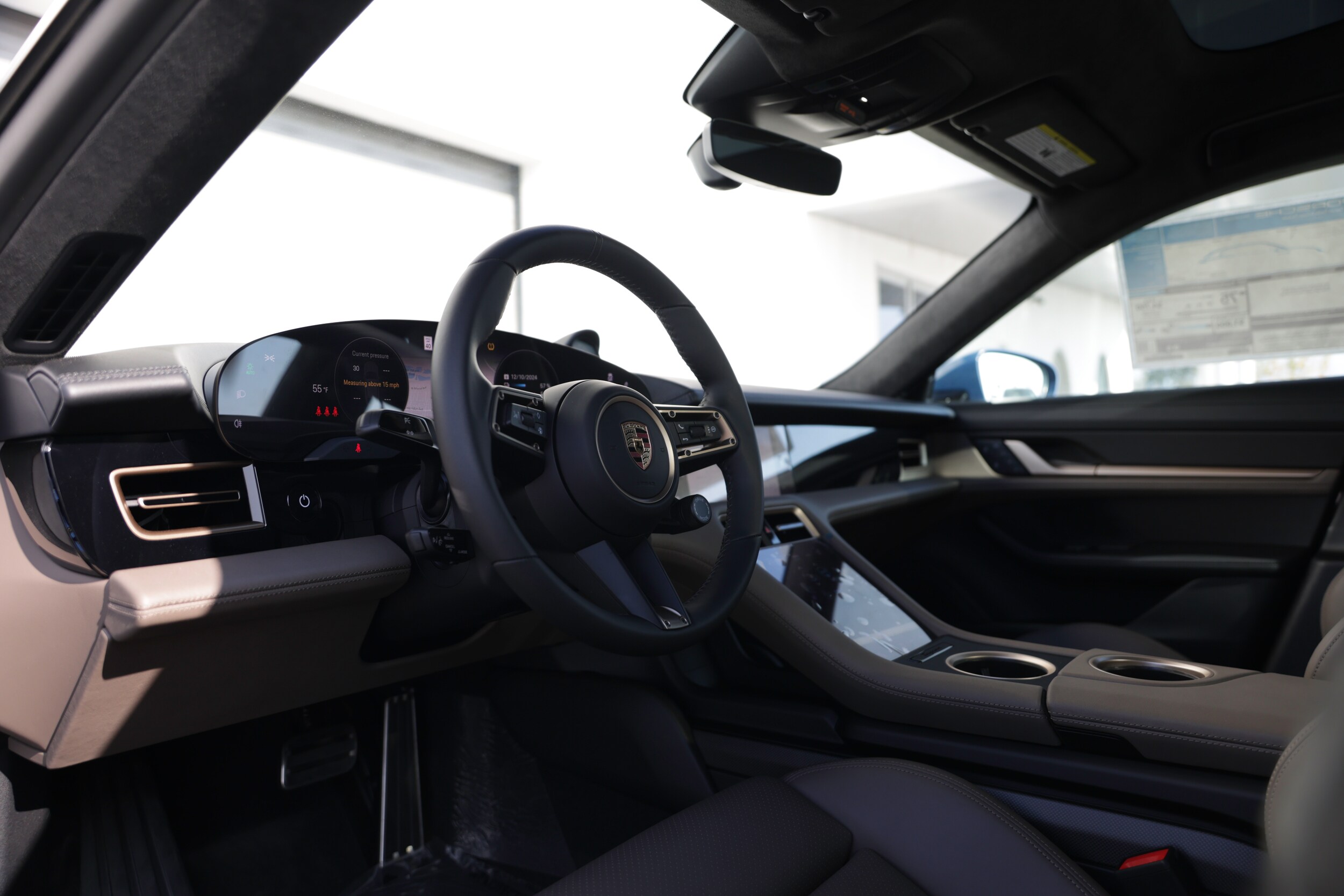 2024 Porsche Taycan Cross Turismo Turbo photo 4