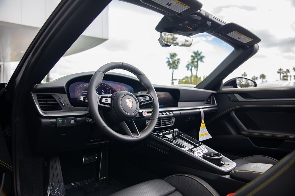 2026 Porsche 911 Cabriolet photo 4