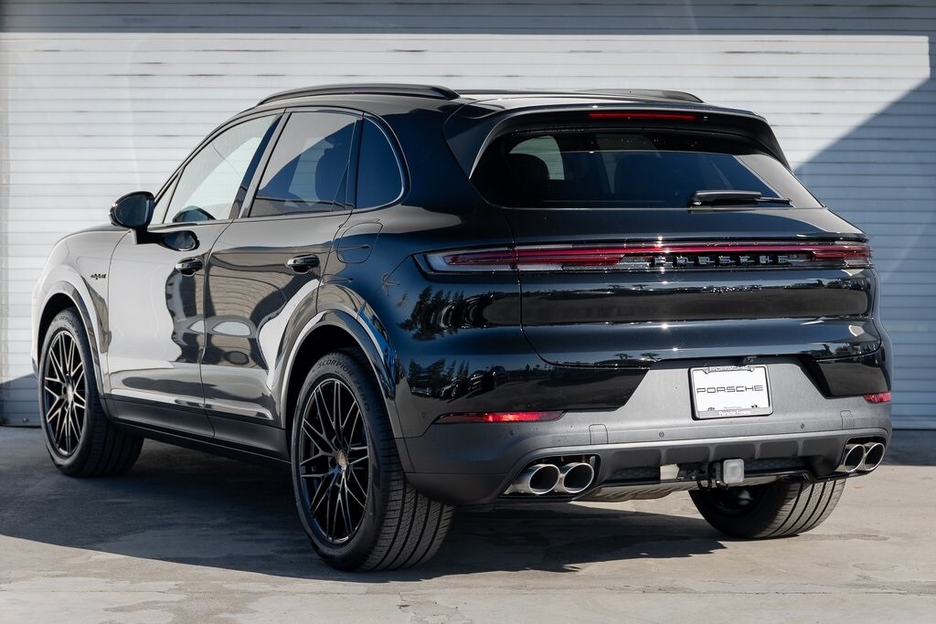 2026 Porsche Cayenne E-Hybrid S photo 2