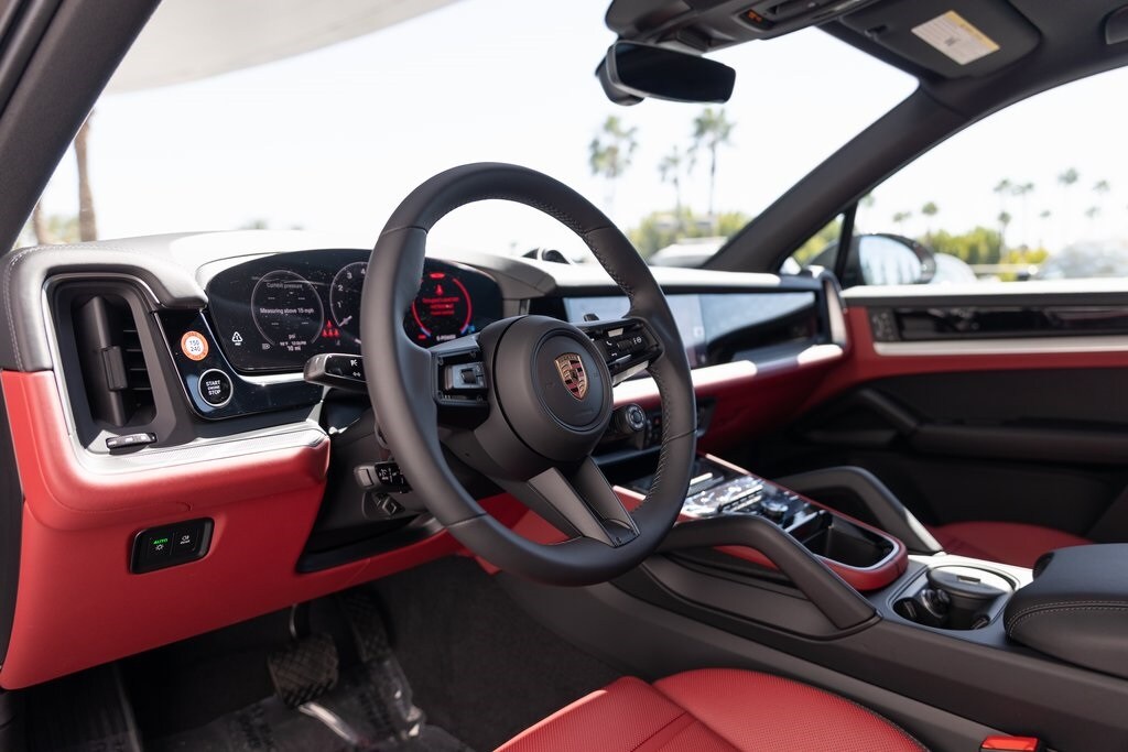 2026 Porsche Cayenne E-Hybrid photo 3