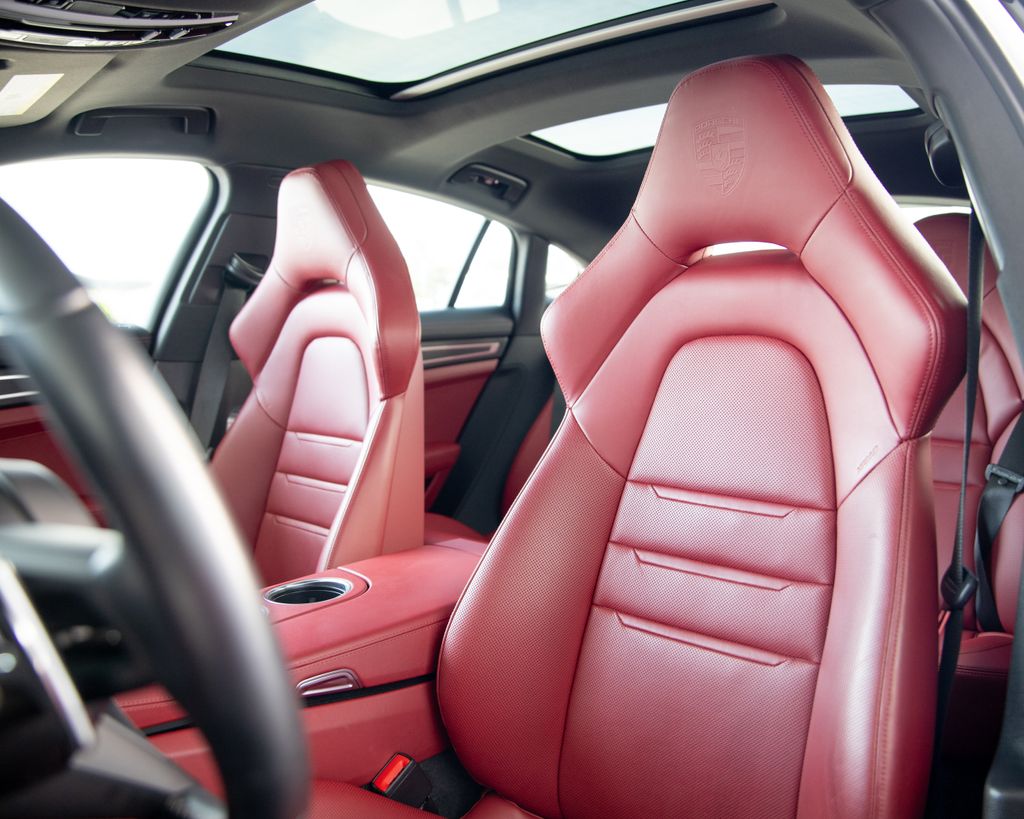 2023 Porsche Panamera 4 Platinum Edition photo 4