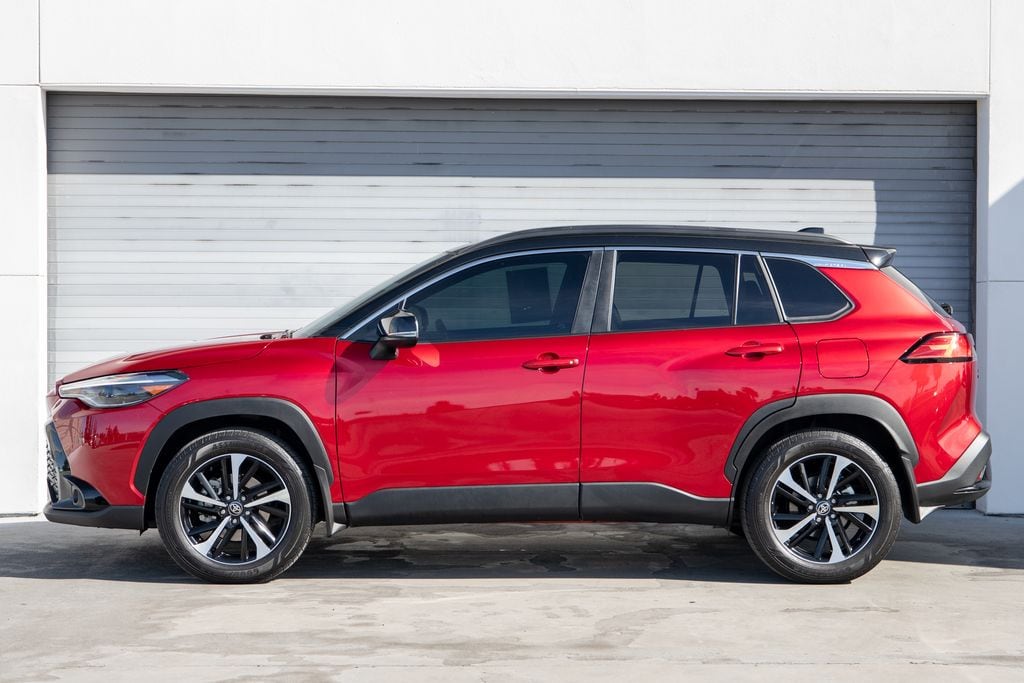 2025 Toyota Corolla Cross Hybrid XSE photo 6