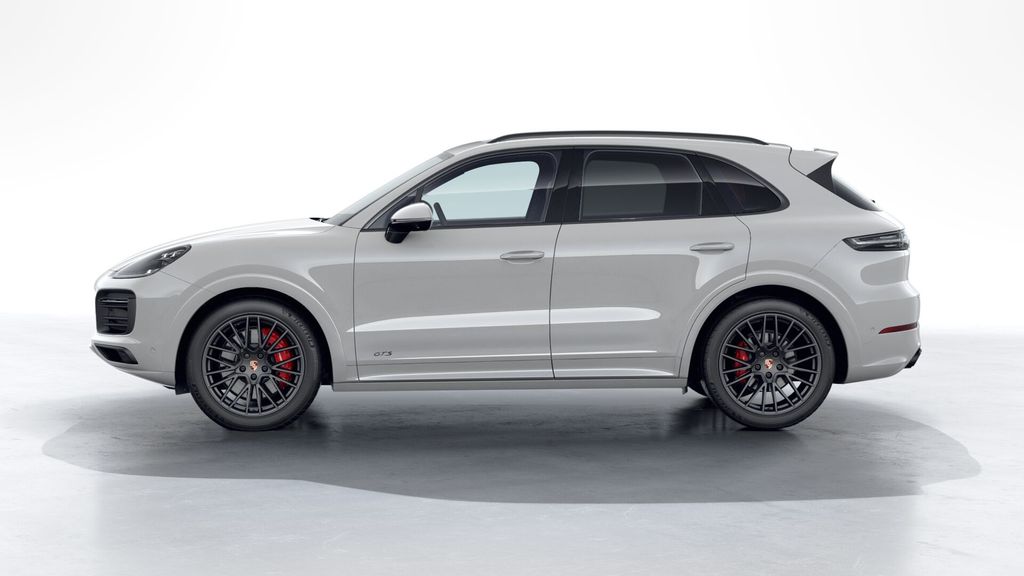2023 Porsche Cayenne GTS photo 2
