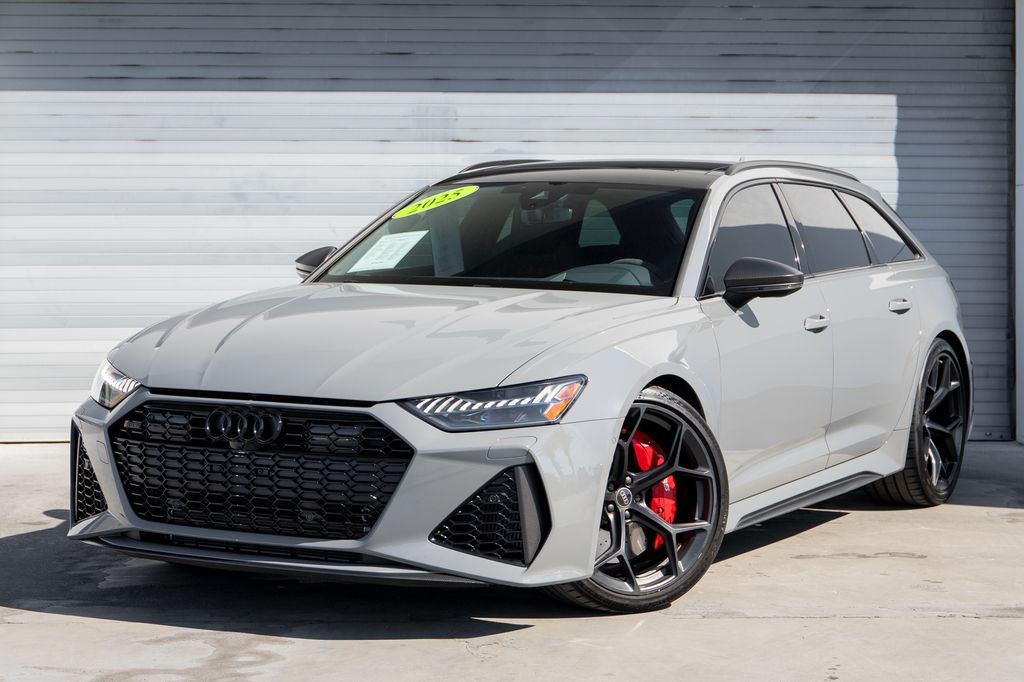 2025 Audi RS 6 Avant 4.0T performance photo 3