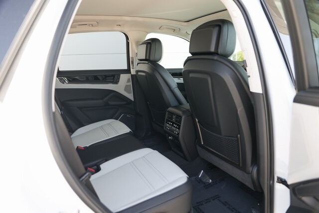 2025 Porsche Cayenne Turbo E-Hybrid - Photo 26