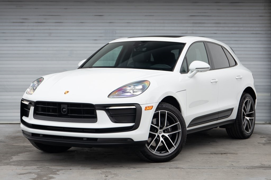 2025 Porsche Macan's photo