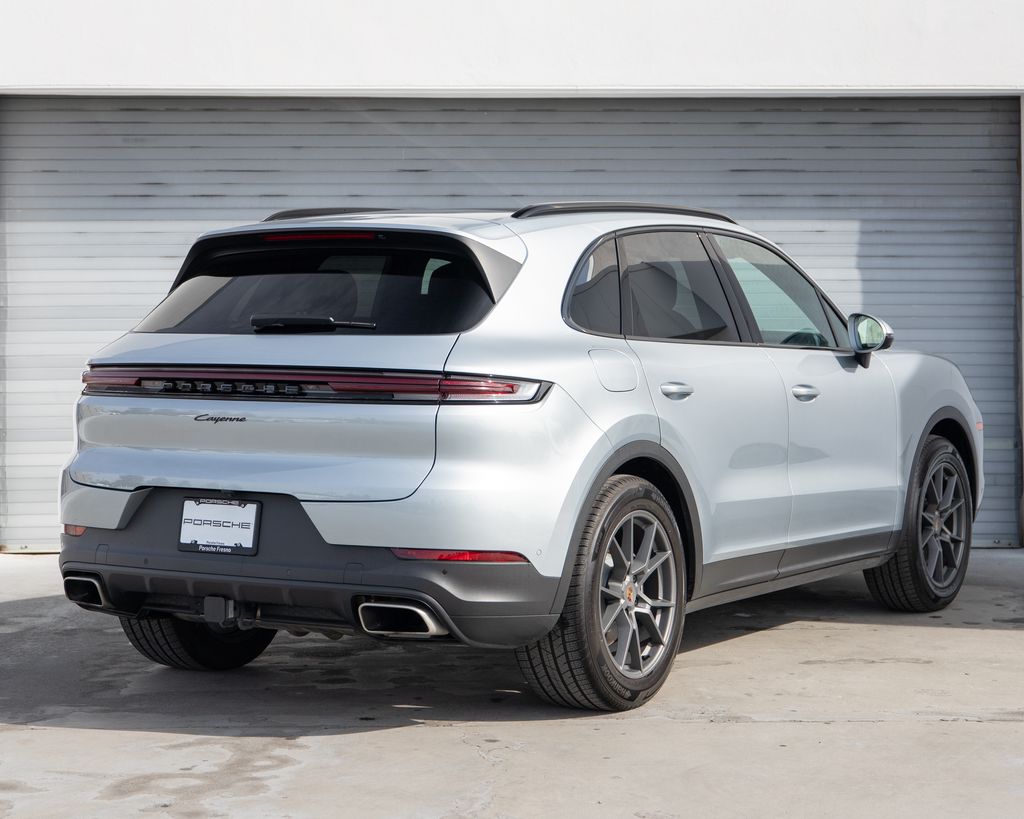 2026 Porsche Cayenne photo 6