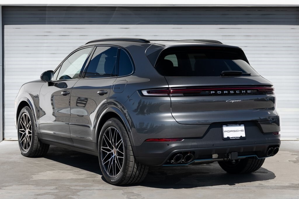 2026 Porsche Cayenne E-Hybrid photo 2