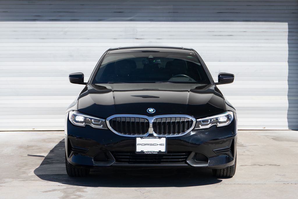 2022 BMW 330e photo 2