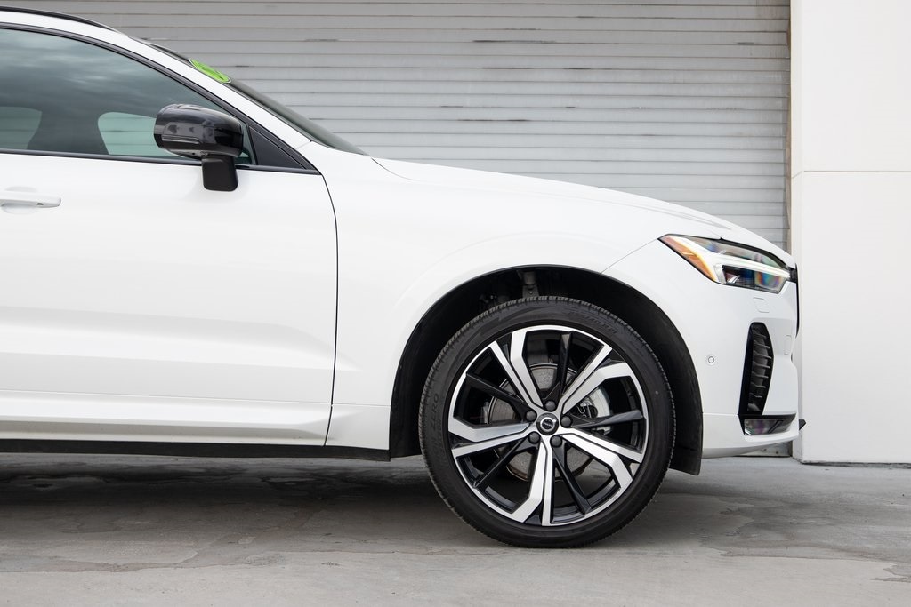 2022 Volvo XC60 B5 AWD R-Design photo 5