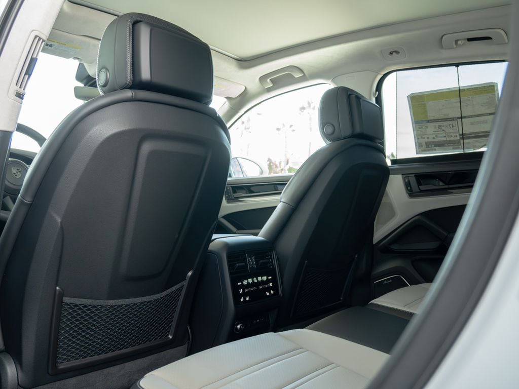 2025 Porsche Cayenne Turbo E-Hybrid - Photo 14
