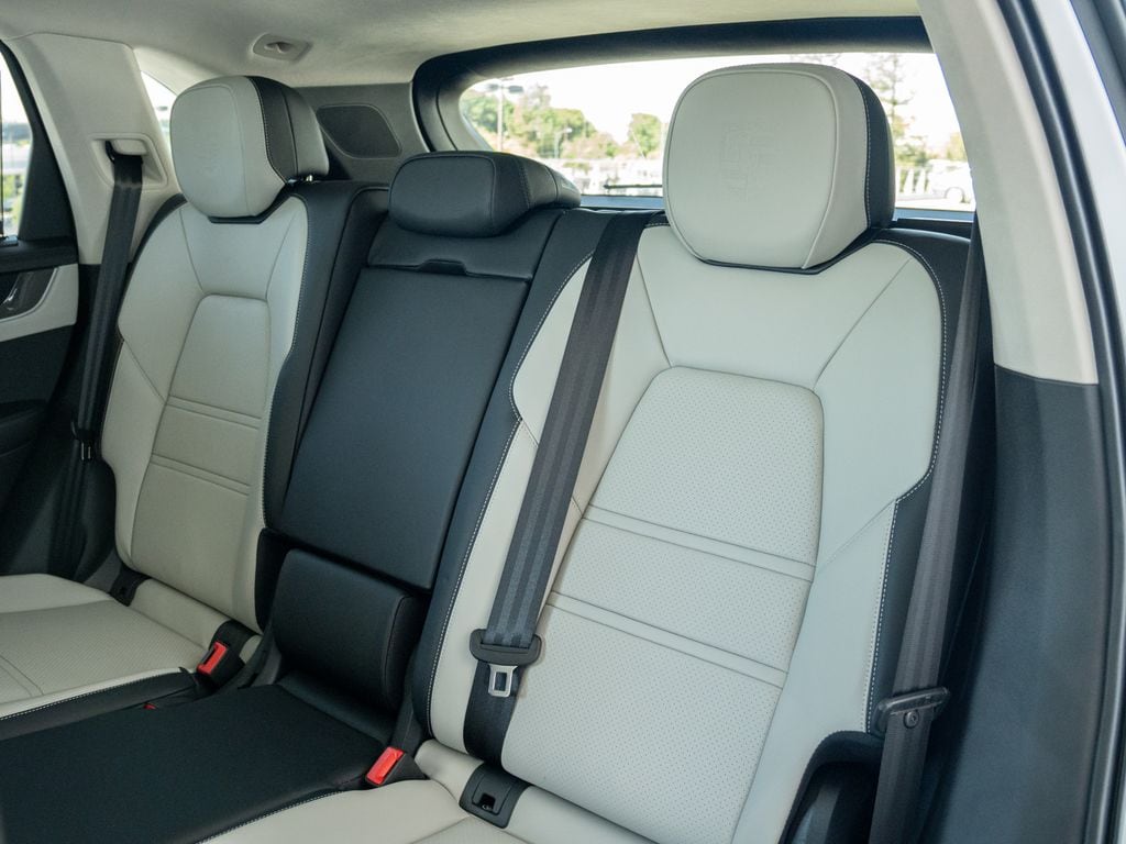 2025 Porsche Cayenne Turbo E-Hybrid - Photo 13
