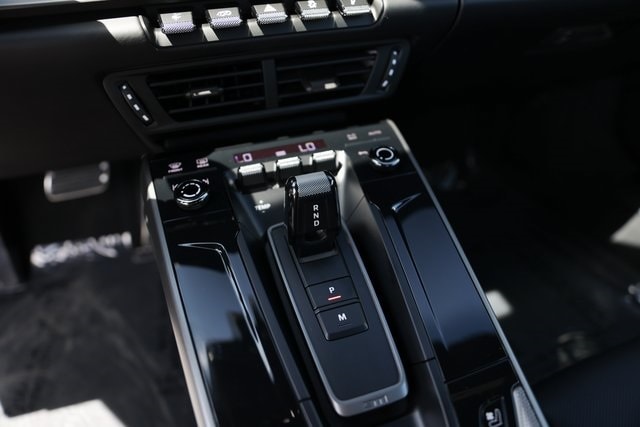 2025 Porsche 911 - Photo 18