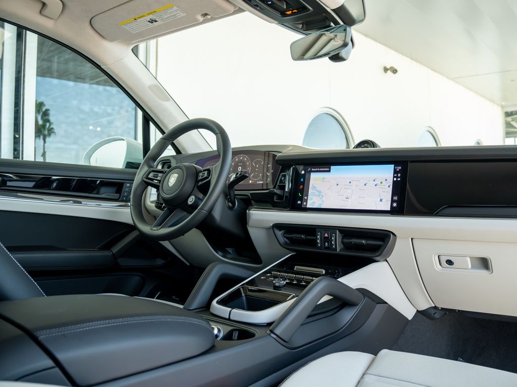 2025 Porsche Cayenne Turbo E-Hybrid - Photo 19
