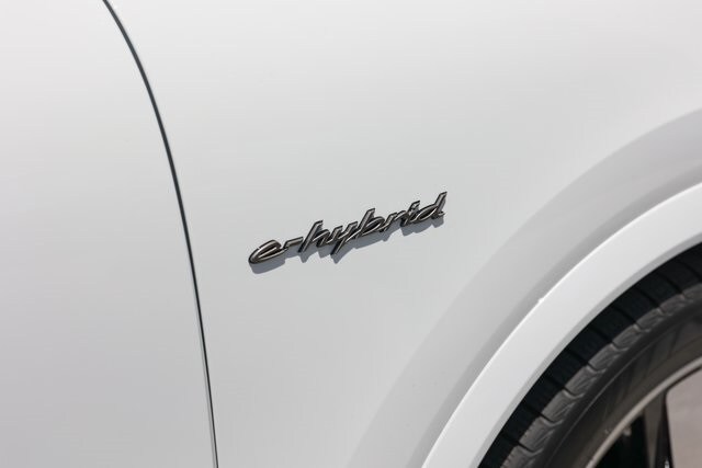 2025 Porsche Cayenne Turbo E-Hybrid - Photo 33