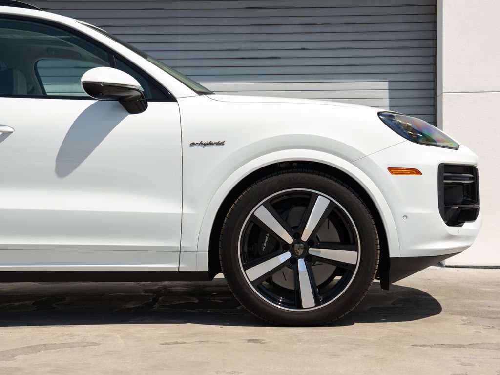 2025 Porsche Cayenne Turbo E-Hybrid - Photo 24
