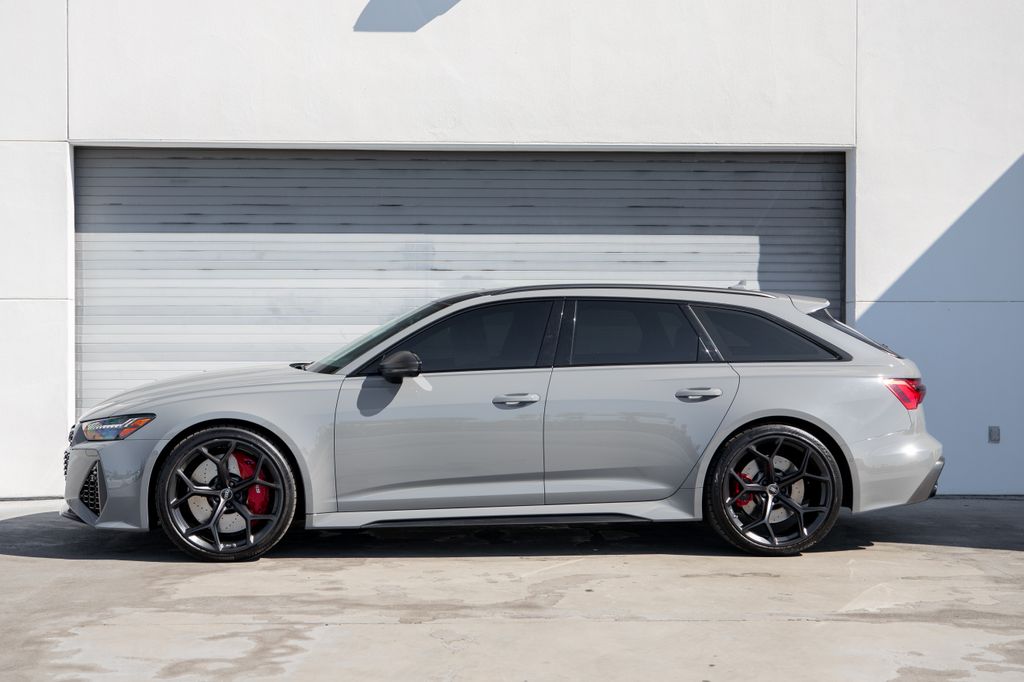 2025 Audi RS 6 Avant 4.0T performance photo 6
