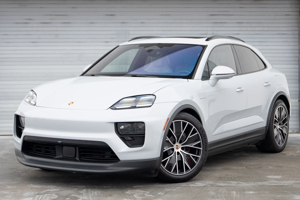 2025 Porsche Macan Base