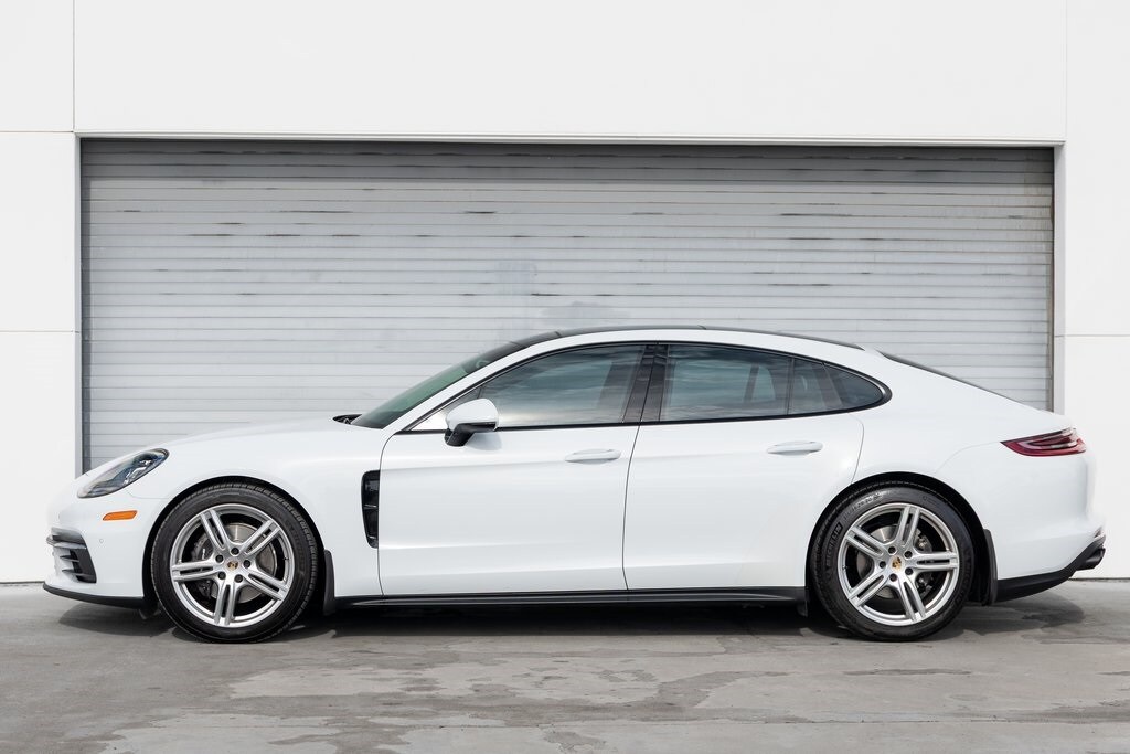 2020 Porsche Panamera 4 photo 2