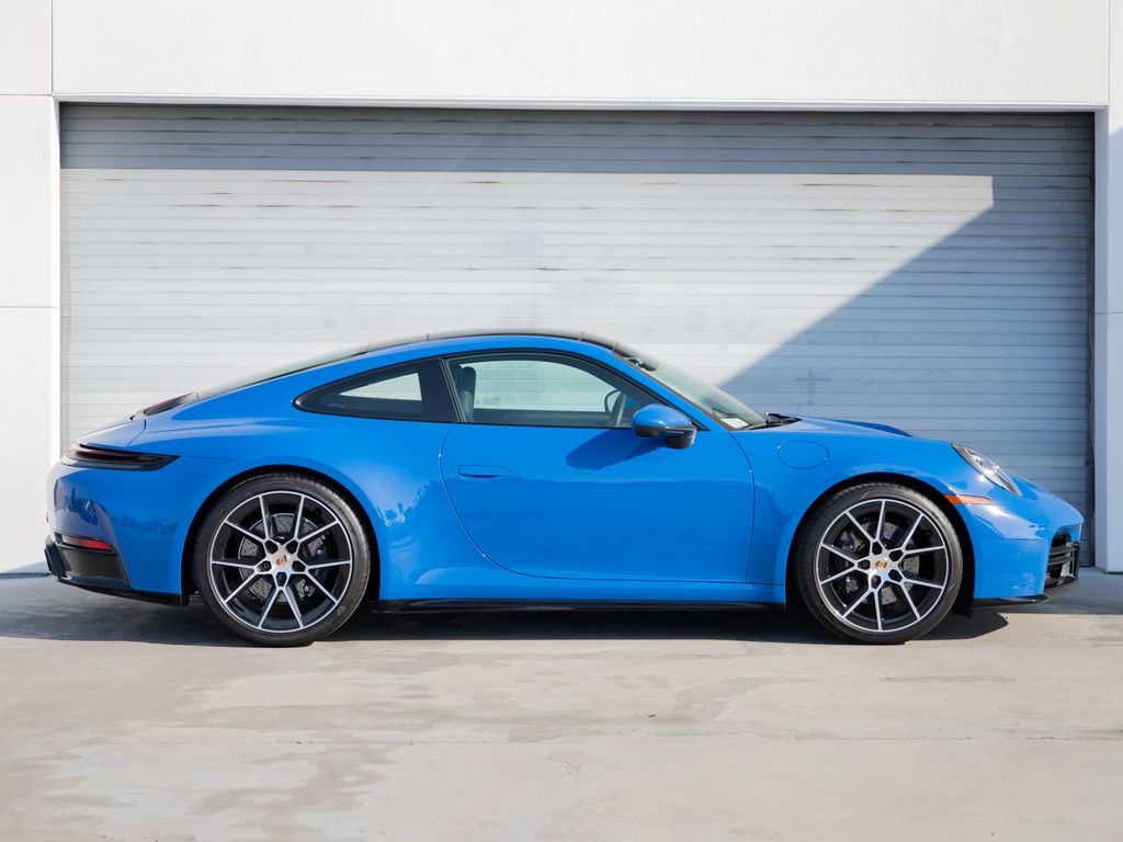 2025 Porsche 911 Carrera photo 3
