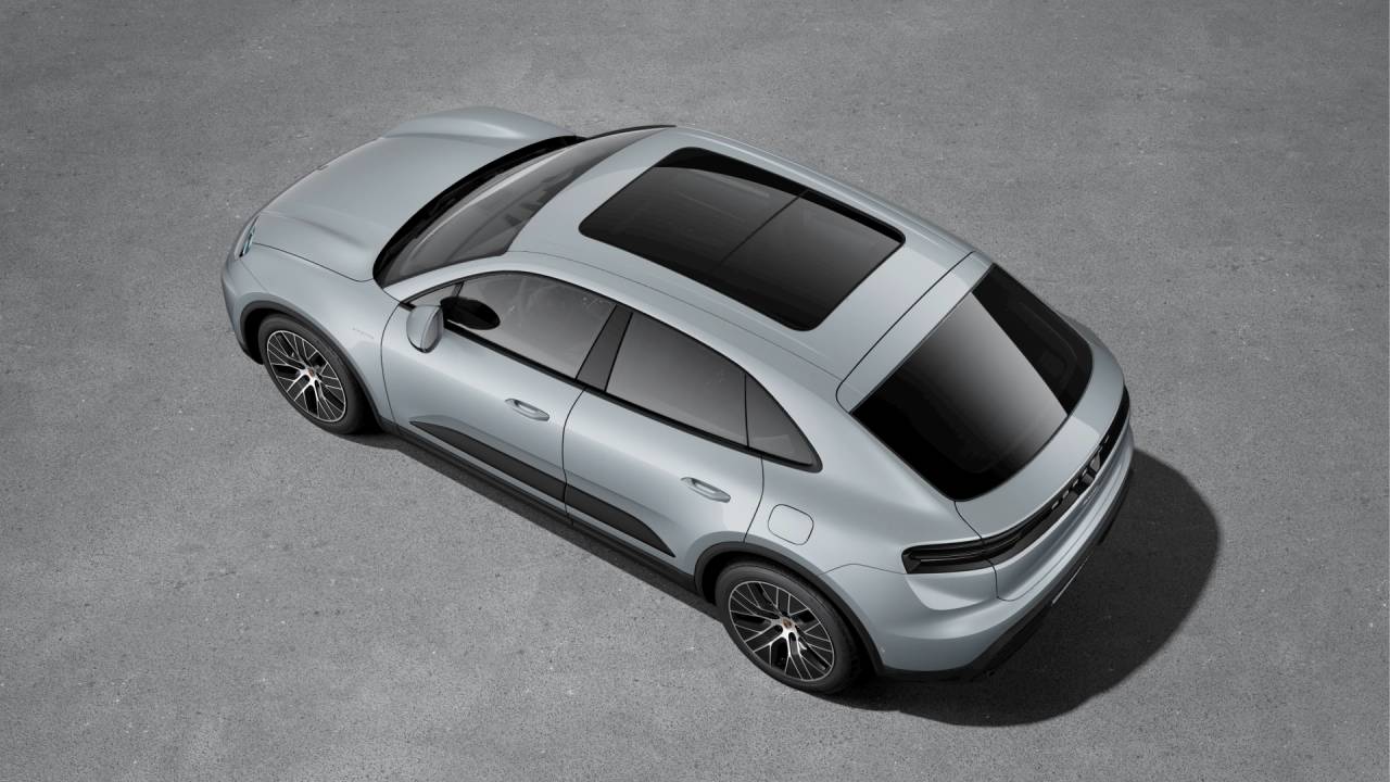2026 Porsche Macan photo 3