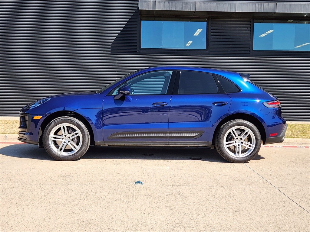 2024 Porsche Macan T photo 2