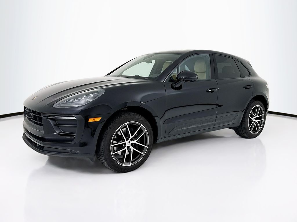 2025 Porsche Macan's photo