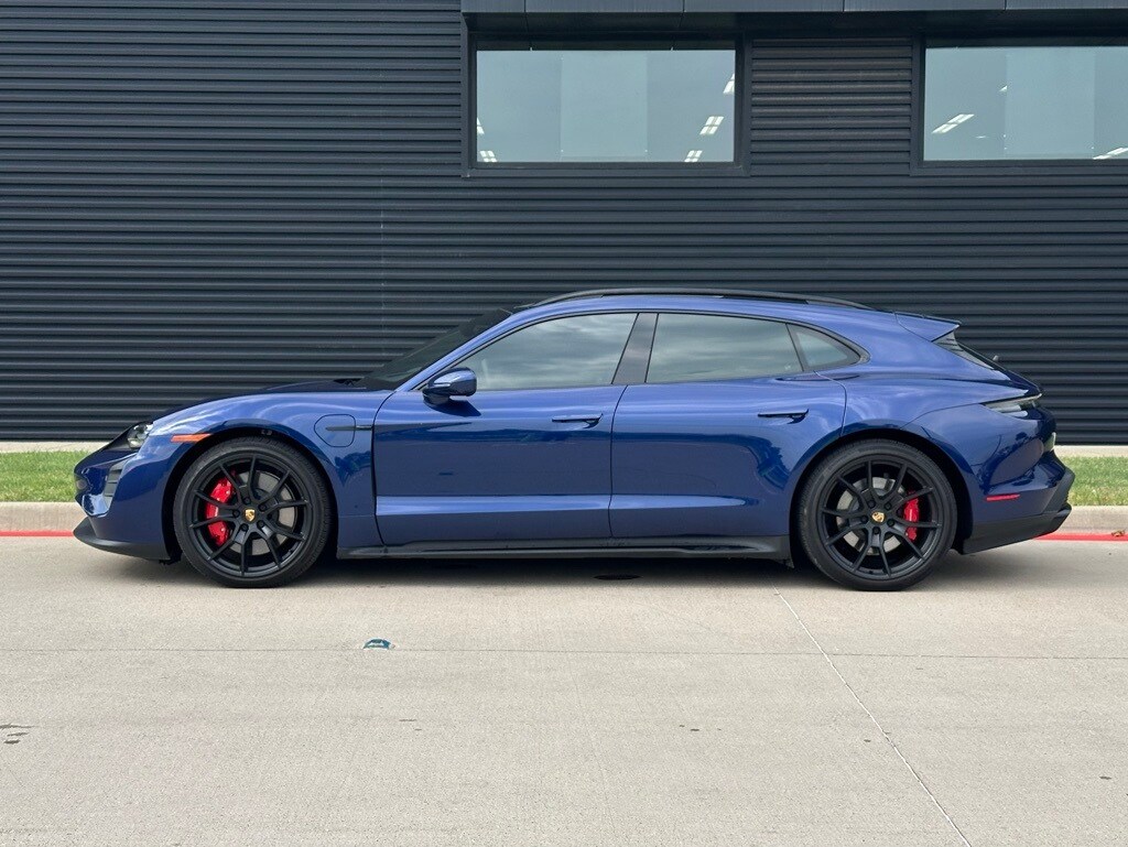 2024 Porsche Taycan GTS Sport Turismo photo 2