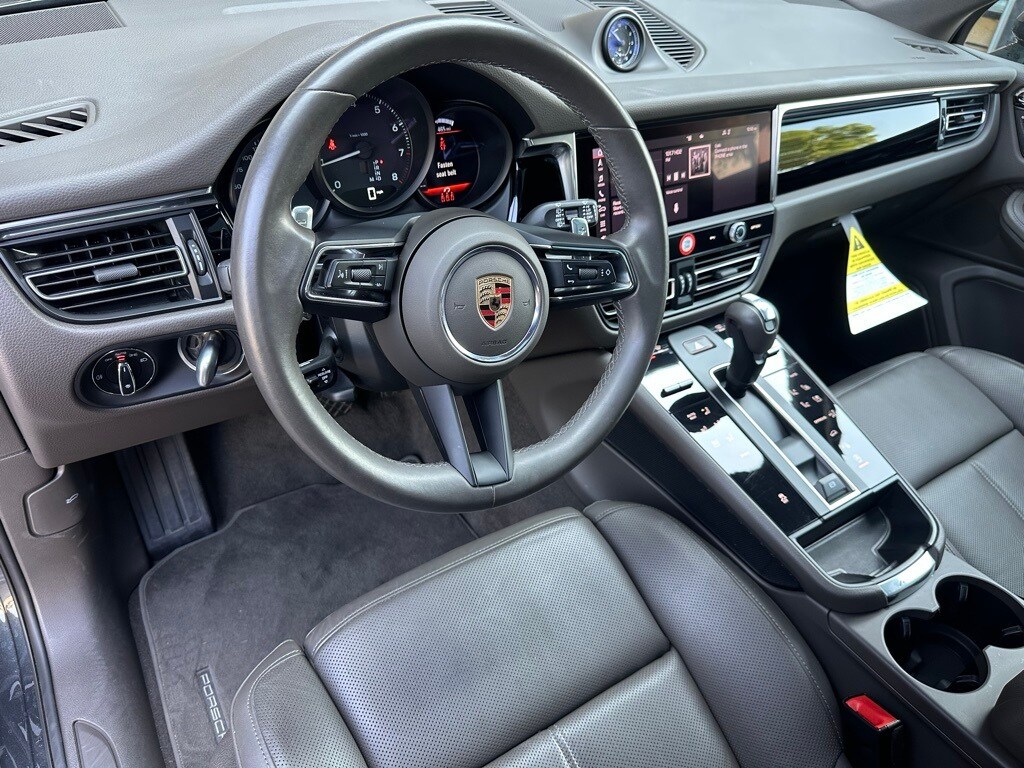 2025 Porsche Macan T photo 4