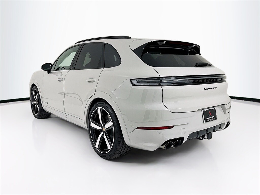 2026 Porsche Cayenne GTS photo 3