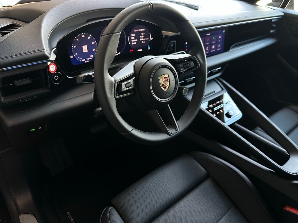 2025 Porsche Macan Electric photo 4