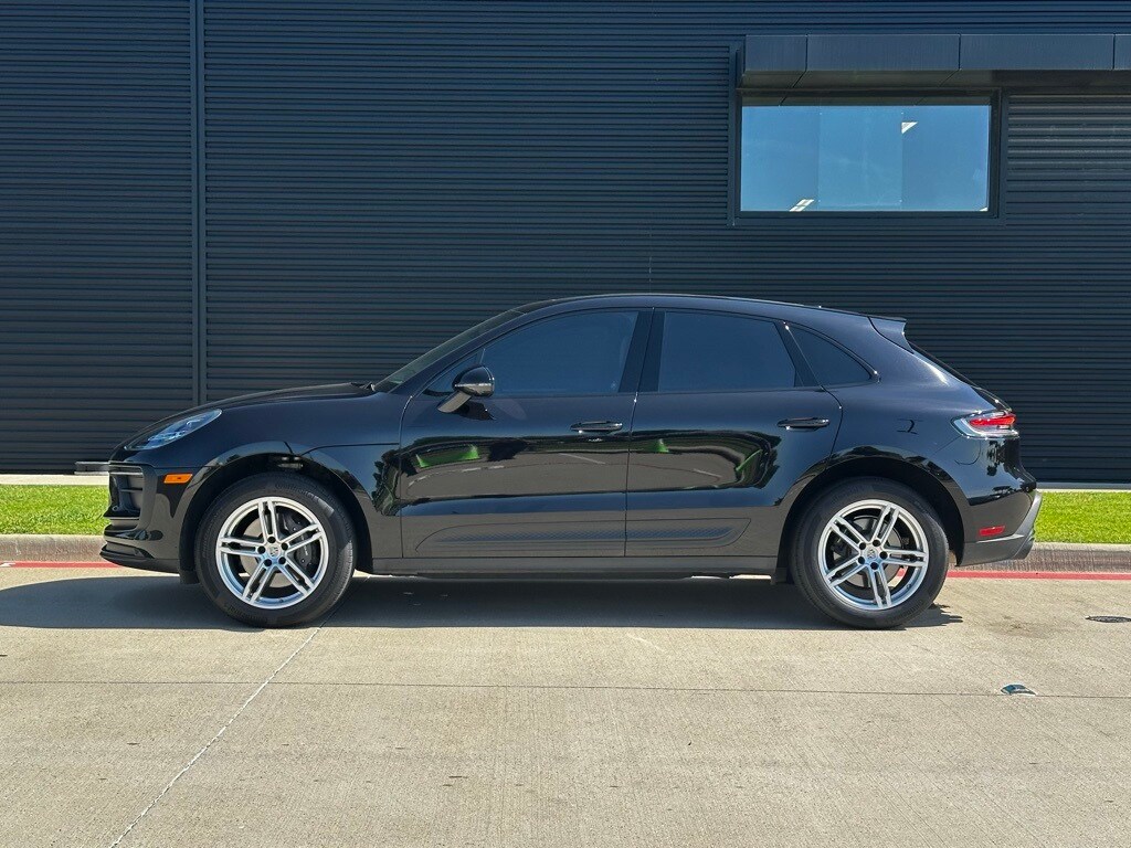 2024 Porsche Macan T photo 2