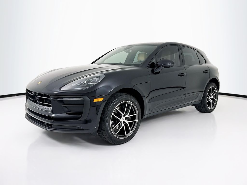 2025 Porsche Macan's photo