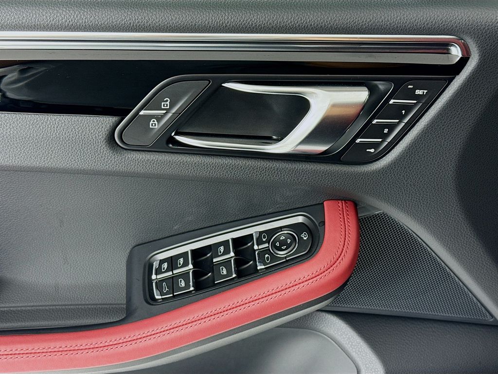 2026 Porsche Macan - Photo 11