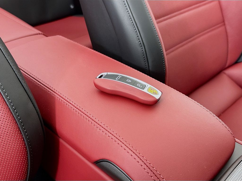 2025 Porsche 911 - Photo 23