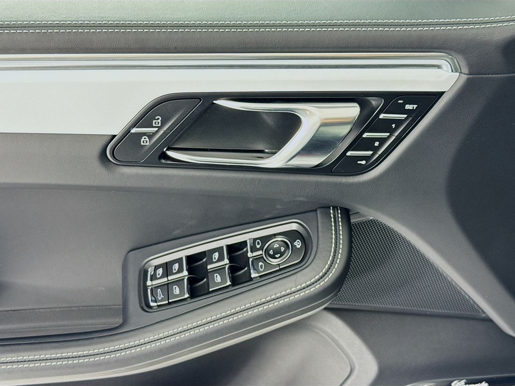 2026 Porsche Macan GTS - Photo 11